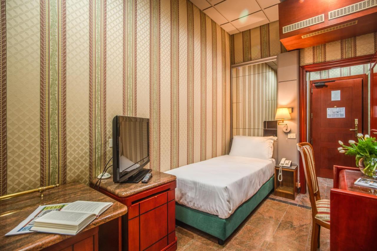 Castro Pretorio 64 Easy Rooms - Rome — Photos 1