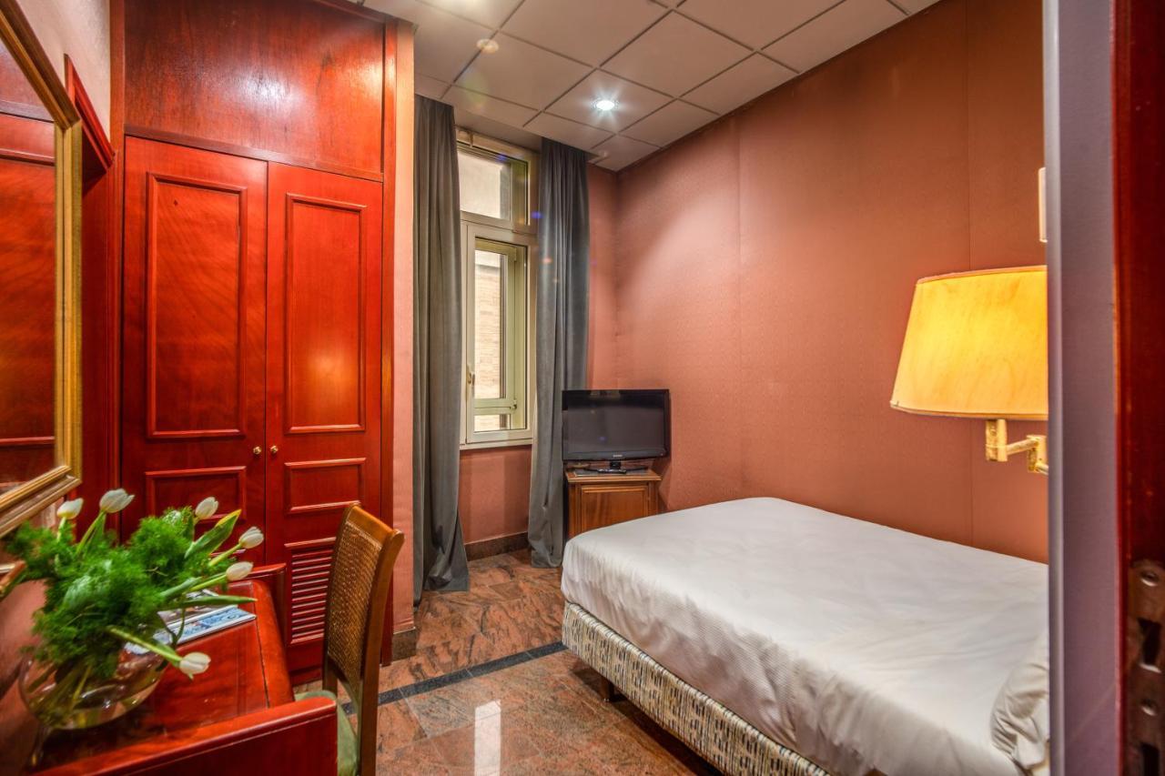 Castro Pretorio 64 Easy Rooms - Rome — Photos 2